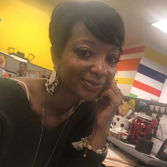 Meet your Posher, Krystal - Picture 2 of 2